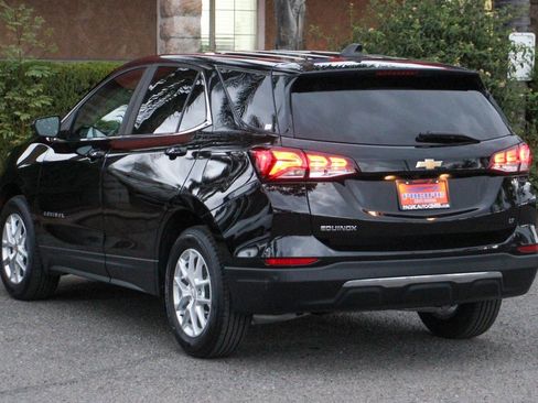 Used 2022 Chevrolet Equinox LT w/ Driver Convenience Package image 6