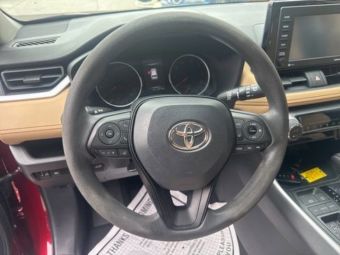 Used 2021 Toyota RAV4 XLE w/ Convenience Package image 19