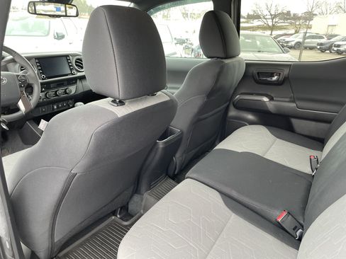 Used 2023 Toyota Tacoma TRD Off-Road image 12