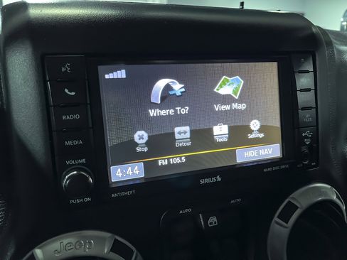 Used 2018 Jeep Wrangler Unlimited Sahara image 35