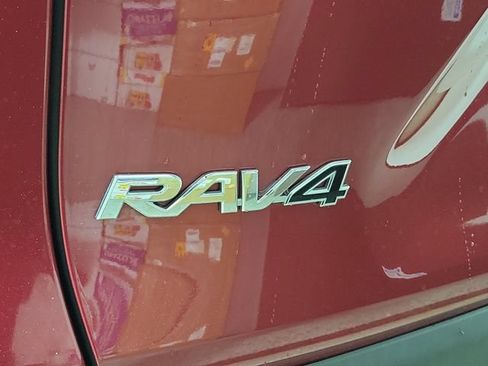 Used 2024 Toyota RAV4 XLE w/ Convenience Package FWD image 9