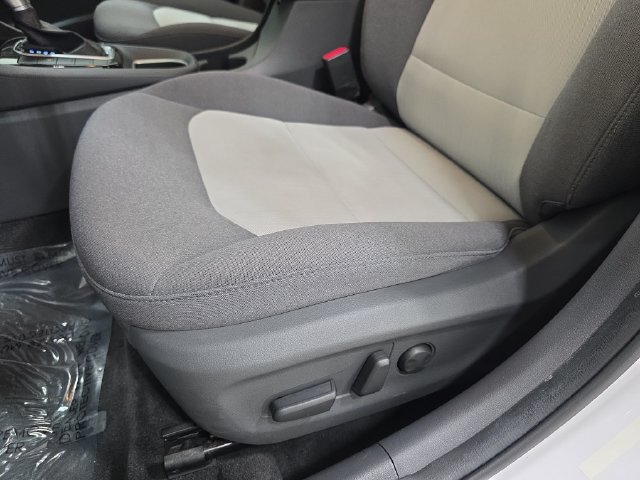 Used 2020 Hyundai Ioniq SE FWD image 29