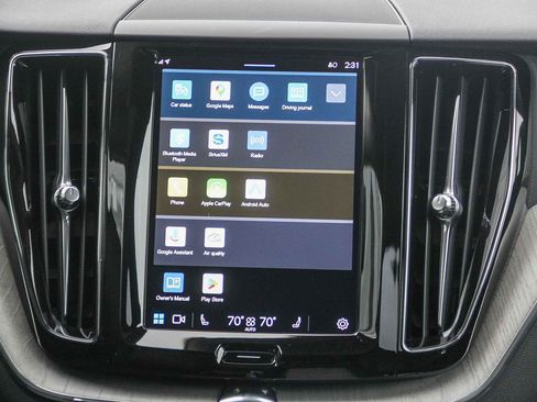 Used 2025 Volvo XC60 B5 Plus image 16