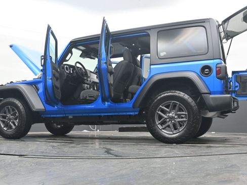 Used 2025 Jeep Wrangler Sport S image 43