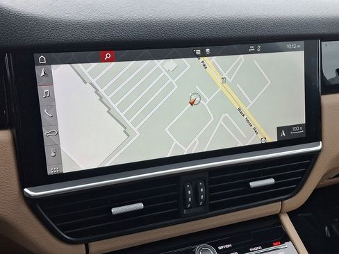 Used 2019 Porsche Cayenne Base image 18