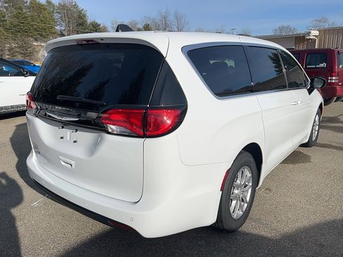 New 2026 Chrysler Voyager LX image 5