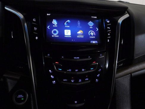 Used 2015 Cadillac Escalade Luxury image 49