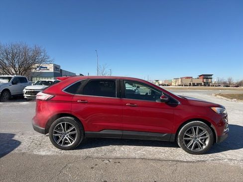 Used 2022 Ford Edge Titanium image 3