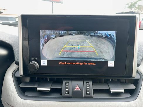 Used 2023 Toyota RAV4 XLE Premium image 30