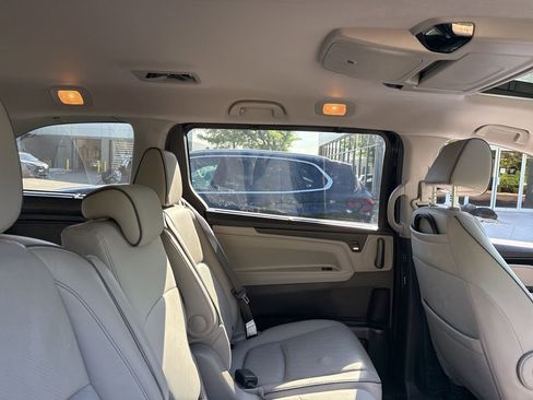 Used 2022 Honda Odyssey Elite image 8