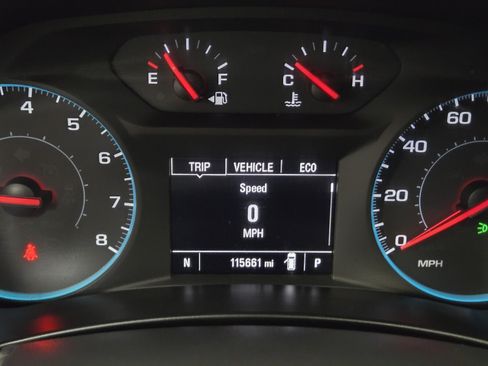 Used 2018 Chevrolet Equinox LT FWD image 16