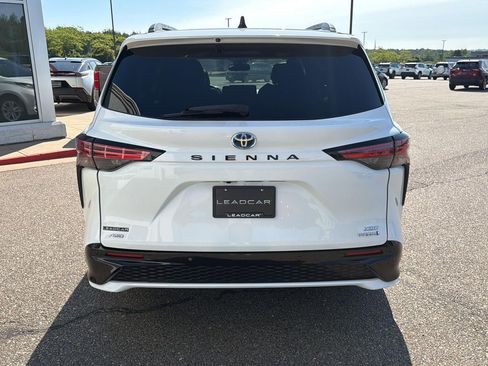 Used 2022 Toyota Sienna XSE w/ XSE Plus Package AWD/4WD image 9