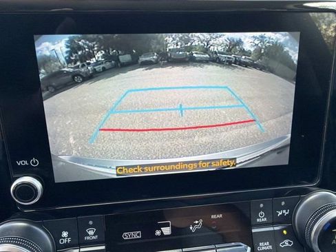 Used 2023 Toyota Highlander L FWD image 31