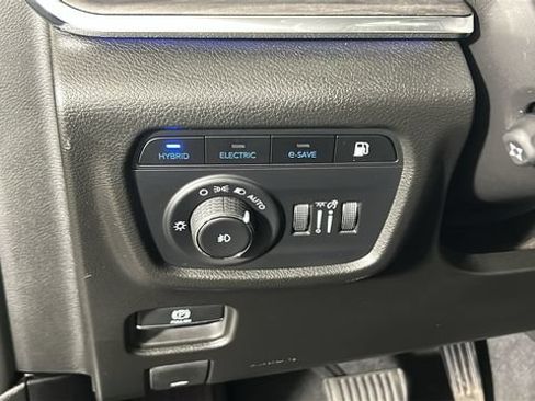 Used 2023 Jeep Grand Cherokee Overland w/ Luxury Tech Group IV AWD/4WD image 19