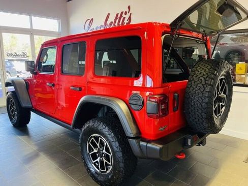 Used 2025 Jeep Wrangler Unlimited Rubicon AWD/4WD image 7