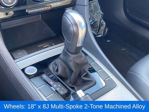 Used 2022 Volkswagen Passat 2.0T image 11