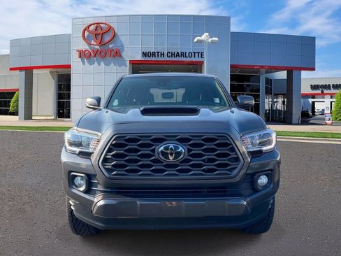 Used 2022 Toyota Tacoma TRD Sport w/ Technology Package RWD image 3