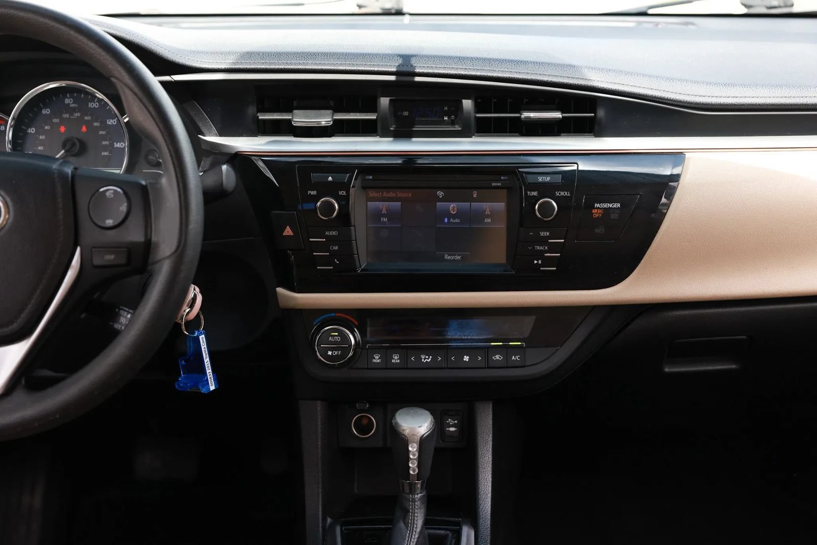 Used 2015 Toyota Corolla LE FWD image 36