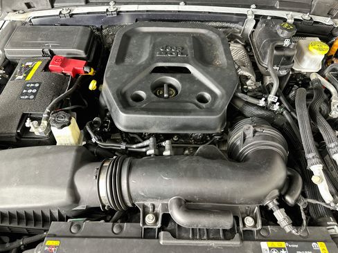 Used 2024 Jeep Wrangler Unlimited AWD/4WD image 30