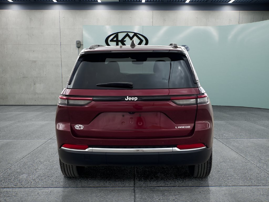 Used 2024 Jeep Grand Cherokee Laredo RWD image 4