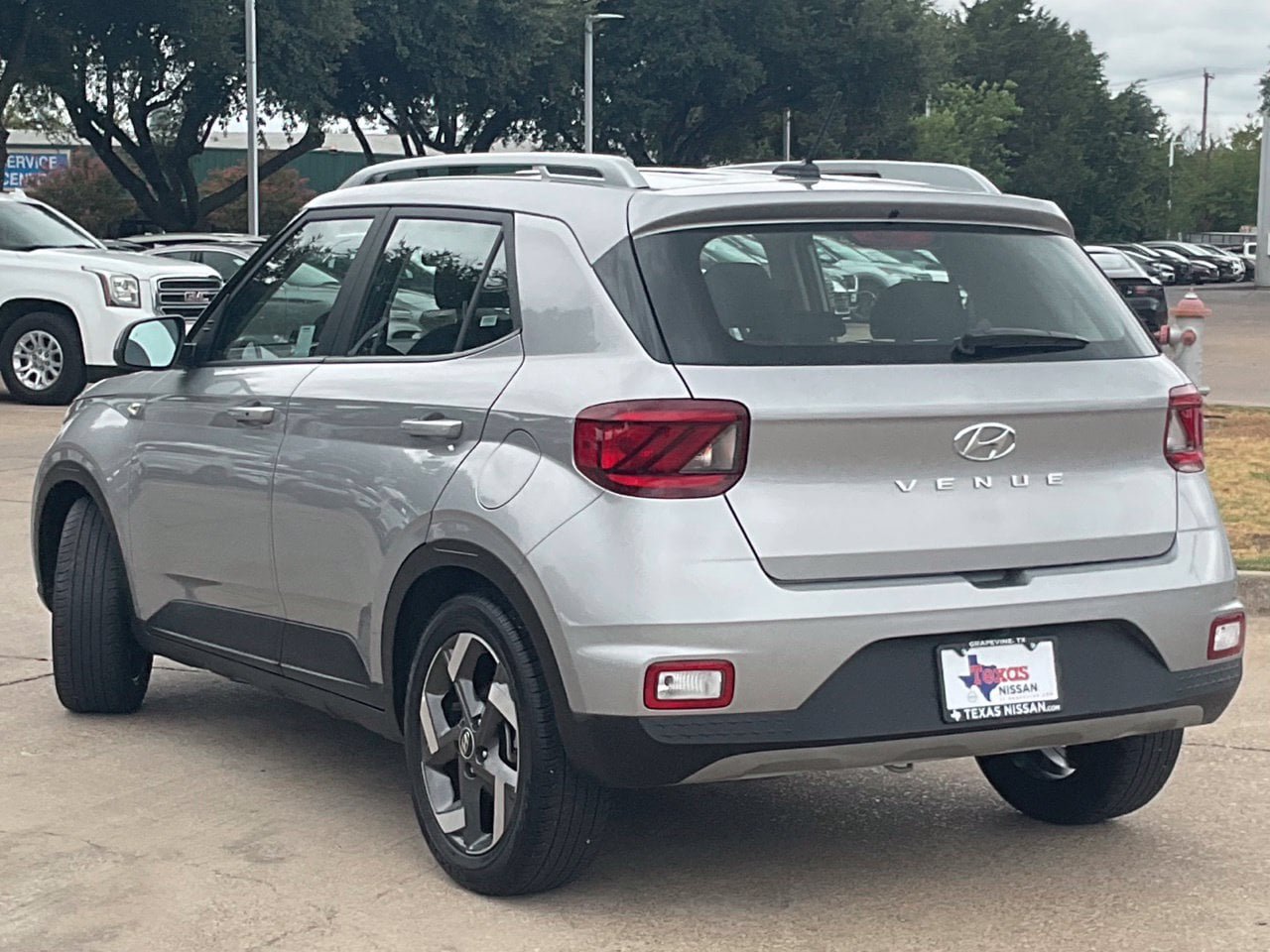 Used 2025 Hyundai Venue SEL FWD image 6