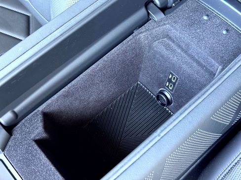 Used 2024 BMW 760i xDrive image 43