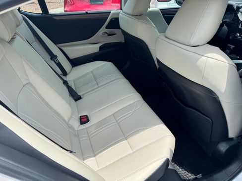 Used 2024 Lexus ES 300h Ultra Luxury w/ Accessory Package (Z2) FWD image 18