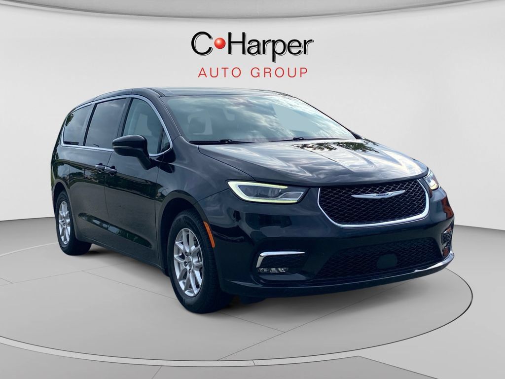 Used 2024 Chrysler Pacifica Touring-L FWD image 1