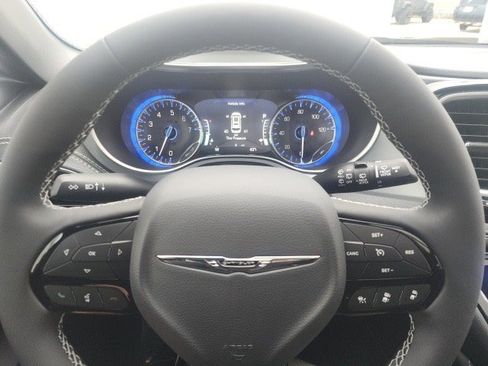 New 2026 Chrysler Pacifica Limited w/ Uconnect Theater Family Group image 14