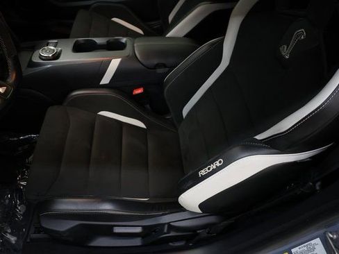 Used 2022 Ford Mustang Shelby GT500 w/ Carbon Fiber Track Pack image 70