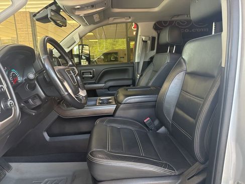 Used 2019 GMC Sierra 2500 Denali w/ Duramax Plus Package AWD/4WD image 9