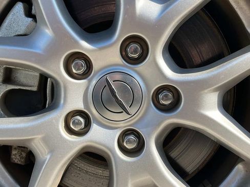 Used 2024 Chrysler Pacifica Touring-L image 13