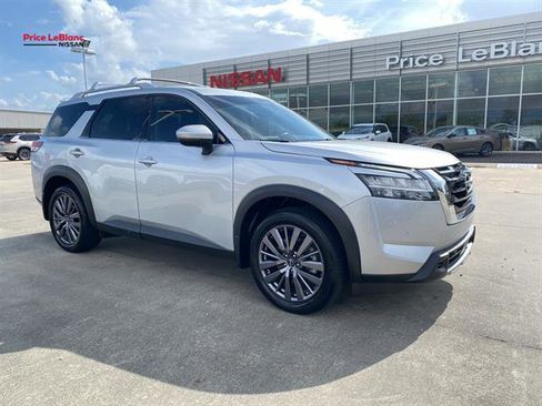 Used 2024 Nissan Pathfinder SL w/ SL Premium Package FWD image 1