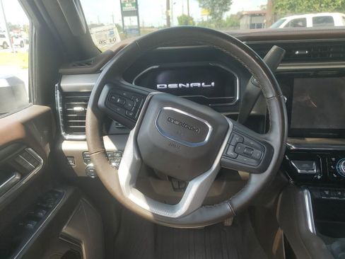 Used 2024 GMC Sierra 2500 Denali w/ Denali Reserve Package AWD/4WD image 11