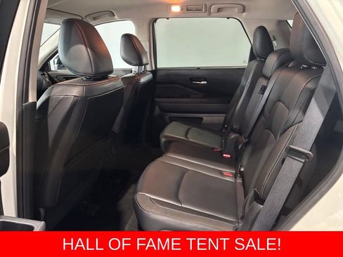Used 2023 Nissan Pathfinder SL w/ Black Appearance Package AWD/4WD image 17