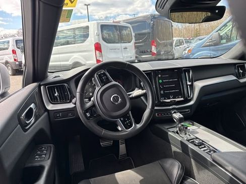 Used 2019 Volvo XC60 T5 R-Design image 10