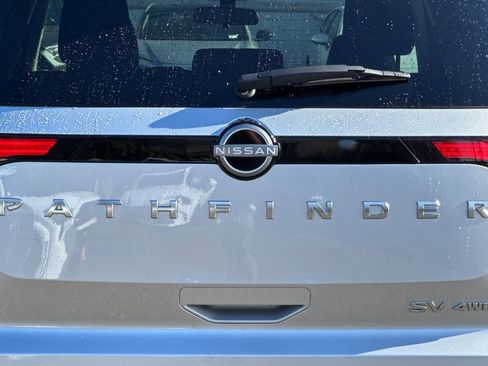 Used 2024 Nissan Pathfinder SV image 13