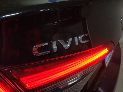 Used 2024 Honda Civic Sport image 8