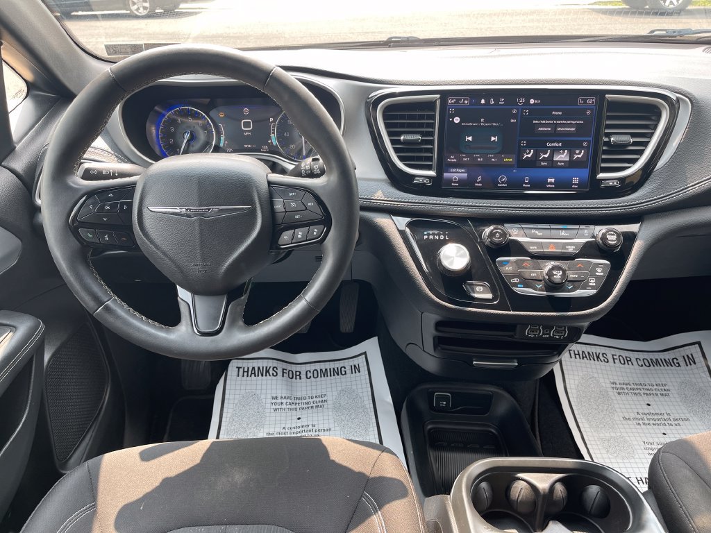 Used 2024 Chrysler Pacifica Touring FWD image 28