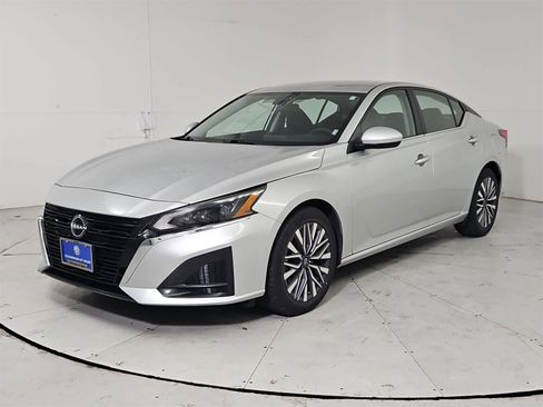Used 2023 Nissan Altima 2.5 SV image 1
