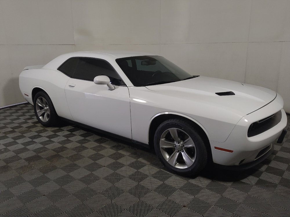 Used 2018 Dodge Challenger SXT RWD image 11