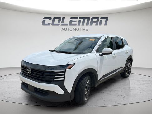 Used 2025 Nissan Kicks SV AWD/4WD image 1