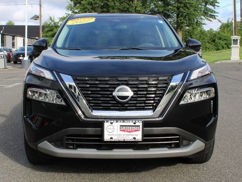 Certified 2022 Nissan Rogue SV image 2