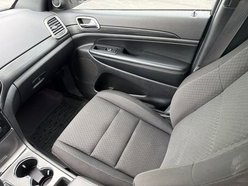 Used 2021 Jeep Grand Cherokee Freedom Edition AWD/4WD image 19