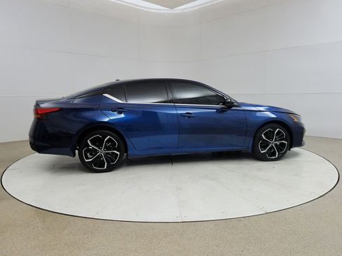 Used 2024 Nissan Altima 2.5 SR w/ SR Premium Package AWD/4WD image 7