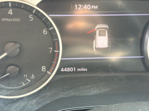 Used 2025 Nissan Pathfinder SV FWD image 3