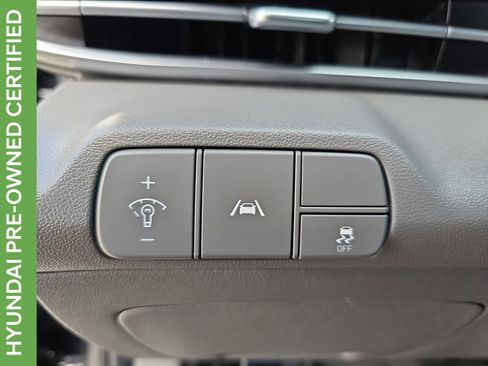 Certified 2023 Hyundai Elantra SEL image 29