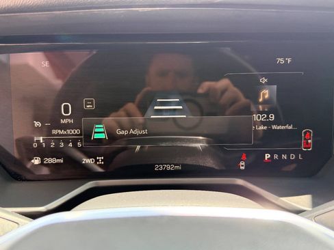 Used 2025 GMC Acadia Elevation w/ Elevation Premium Package AWD/4WD image 24