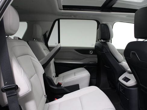 New 2026 Lincoln Navigator Reserve w/ Jet Appearance Package AWD/4WD image 32