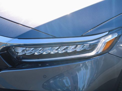 Used 2018 Honda Accord Touring image 5